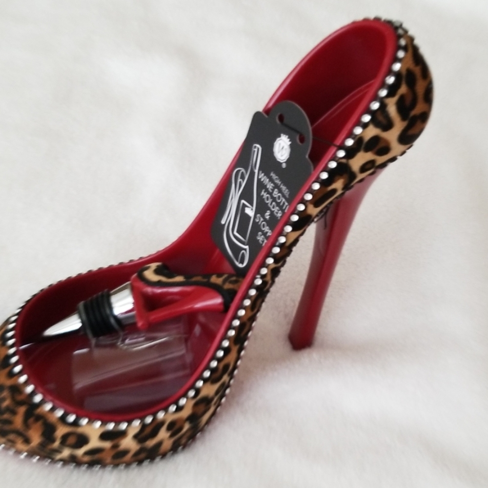 High heel wine bottle holder and wine stopper